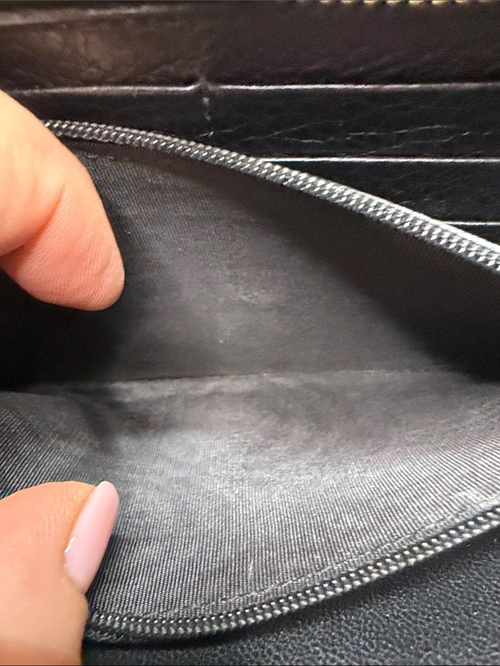 Gucci Black Embossed GG Leather Wallet - Picture 6 of 8